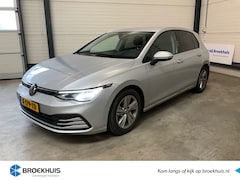 Volkswagen Golf - 1.0 TSI Life 111pk | Adaptief cruise control | Privacy glass | Navigatie via app | Parkeer