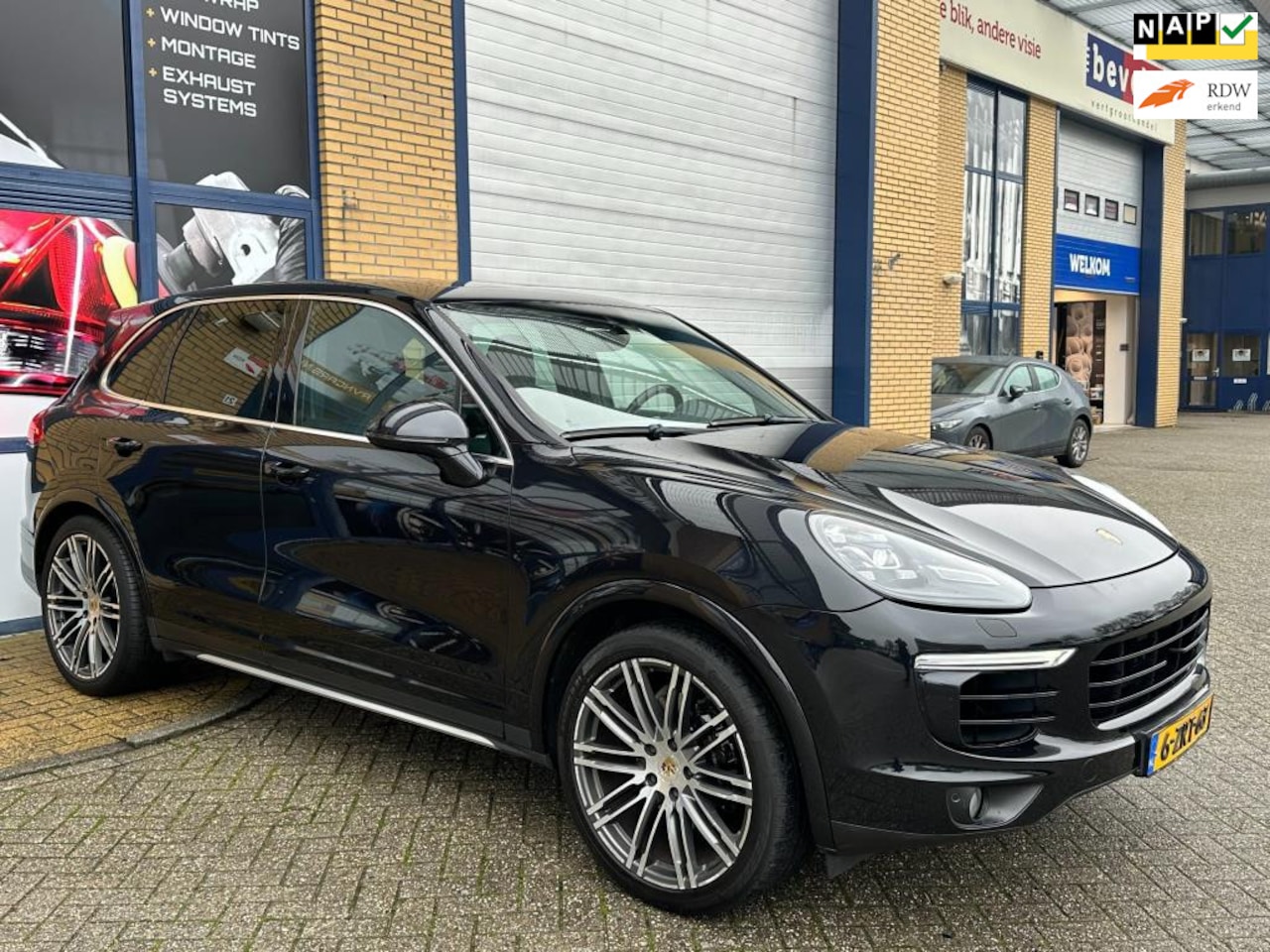 Porsche Cayenne - 3.0 S E-Hybrid 3.0 S E-Hybrid, lichtmetaal, panorama dak, leder, automaat, climat control, v6, navigatie, - AutoWereld.nl