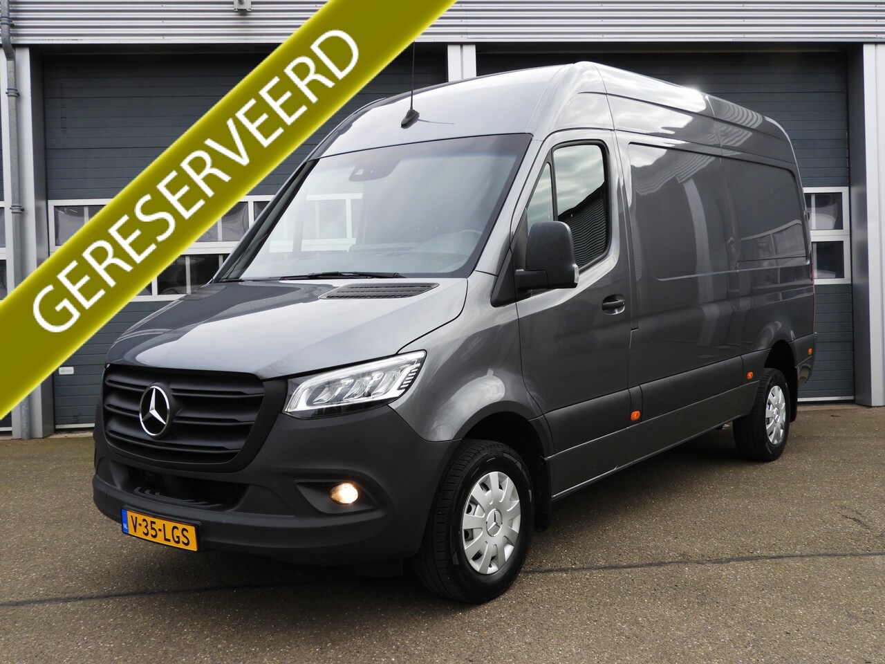 Mercedes-Benz Sprinter - 317 1.9 CDI L2H2 RWD AUT | LED | MBUX - AutoWereld.nl