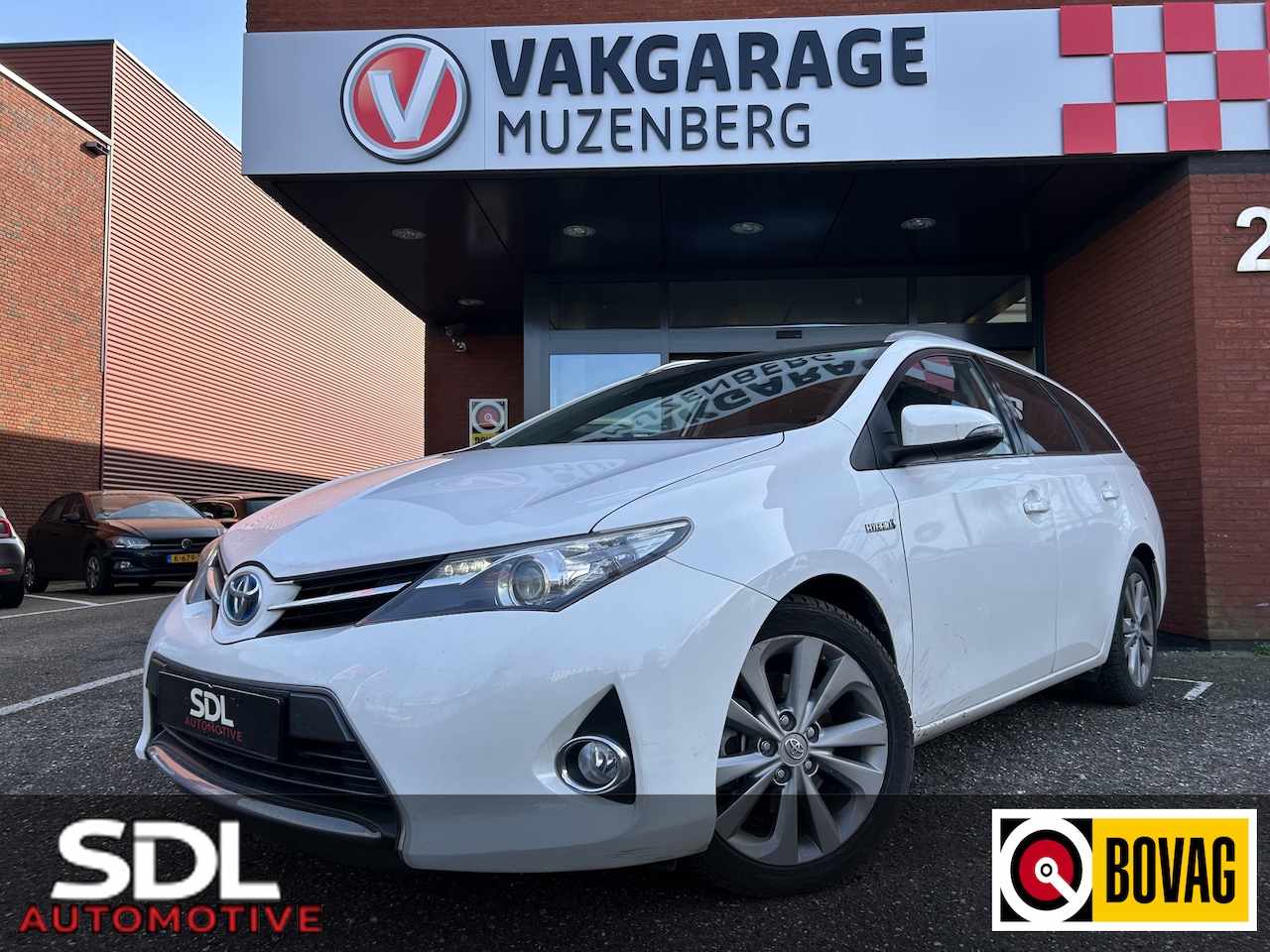 Toyota Auris Touring Sports - 1.8 Hybrid Dynamic // PANODAK // NAVI // CAMERA // CLIMA // CRUISE - AutoWereld.nl