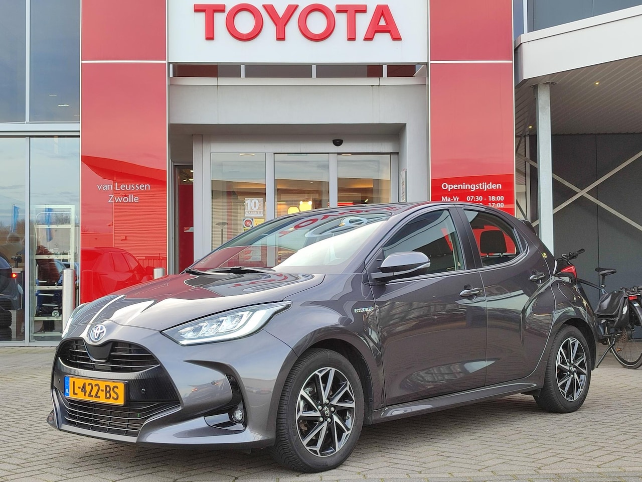 Toyota Yaris - 1.5 HYBRID DYNAMIC PARK-SENSOREN TREKHAAK KEYLESS APPLE/ANDROID CLIMA CAMERA AD-CRUISE LM- - AutoWereld.nl