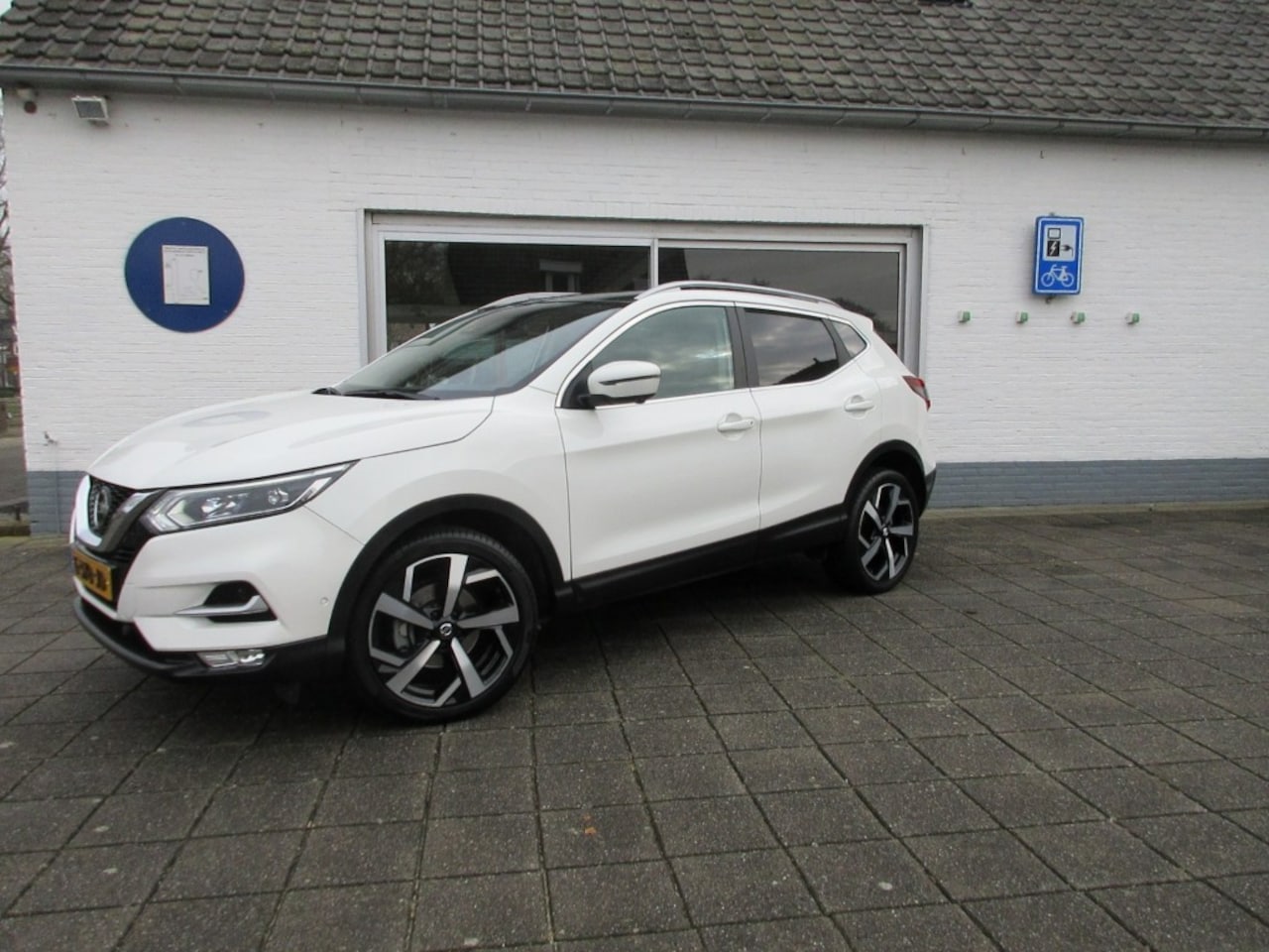 Nissan Qashqai - 1.3 TEKNA GLASS AUTOMAAT - AutoWereld.nl