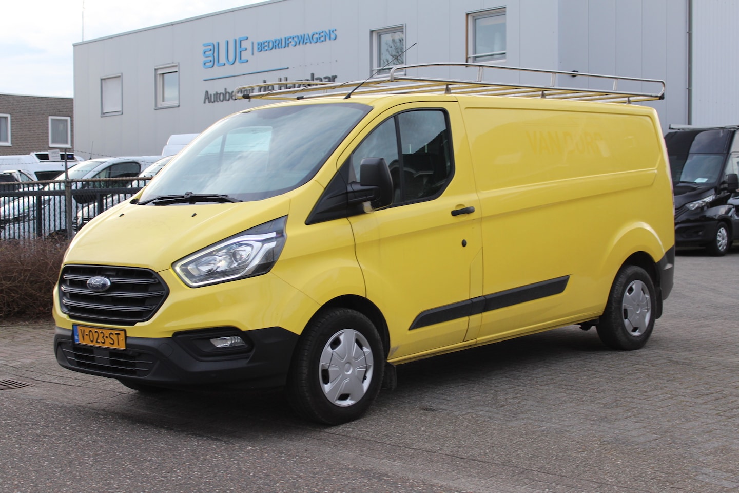 Ford Transit Custom - 340 2.0 TDCI 130PK Euro6 L2H1 Trend ✓ imperiaal ✓ trekhaak 2800KG ✓ Bott inbouwkasten - AutoWereld.nl