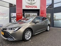 Toyota Corolla Touring Sports - 1.8 HYBRID 140 ACTIVE APPLE/ANDROID AD-CRUISE CAMERA LM-VELGEN NL-AUTO