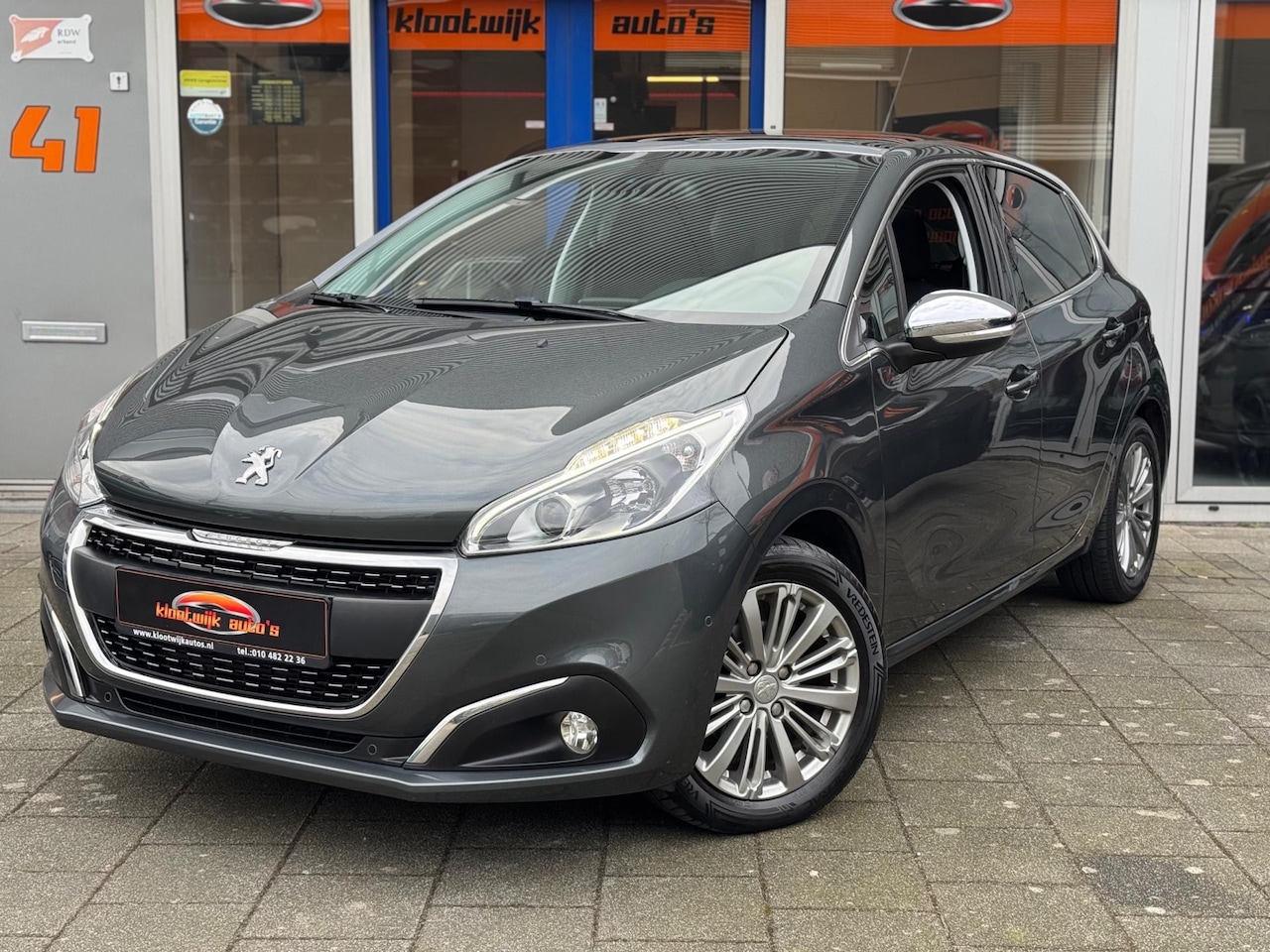 Peugeot 208 - 1.2 P.Tech 110PK Allure Premium Panorama Navigatie 1e Eigenaar 5-Deurs - AutoWereld.nl