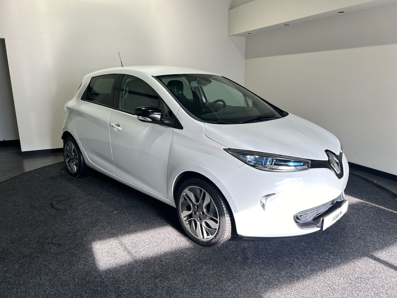 Renault Zoe - Q210 Zen Quickcharge 22 kWh | Cruise control | Navigatie | Koop accu - AutoWereld.nl