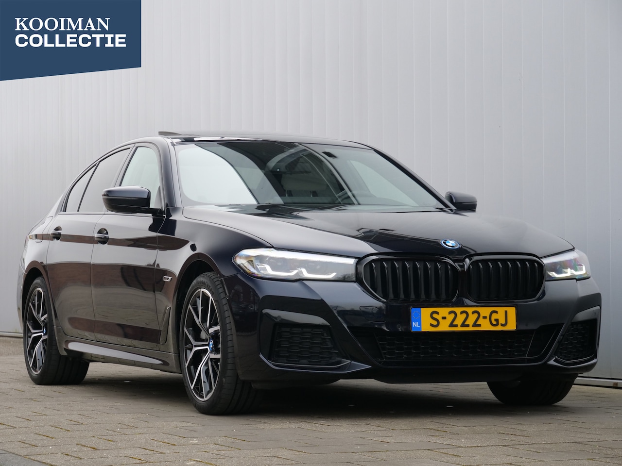 BMW 5-serie - 530e Business Edition Plus M-Pakket Automaat Schuifdak / 19Inch / Harman Kardon - AutoWereld.nl