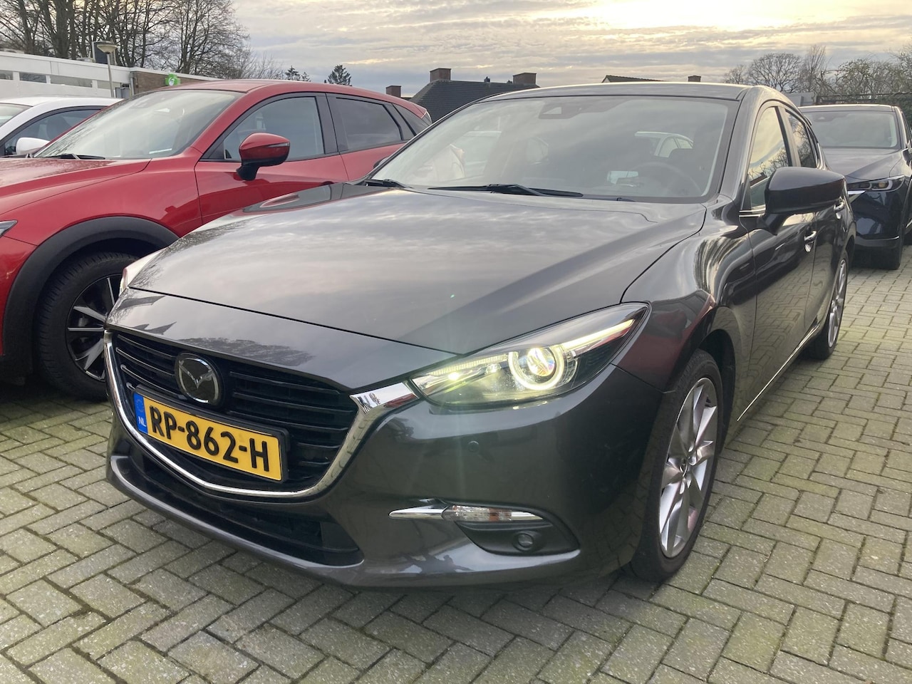 Mazda 3 - SkyActiv-G 120 6MT GT-M *Dealeronderhouden* *Trekhaak* *Net binnen* - AutoWereld.nl