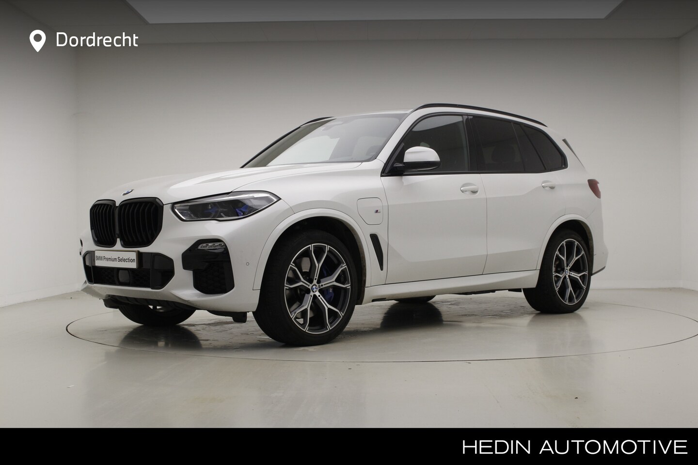 BMW X5 - xDrive45e M-Sport | 21" | Panorama | Harman Kardon | Trekhaak | Soft Close | Driving Assis - AutoWereld.nl