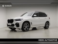 BMW X5 - xDrive45e M-Sport | 21" | Panorama | Harman Kardon | Trekhaak | Soft Close | Driving Assis