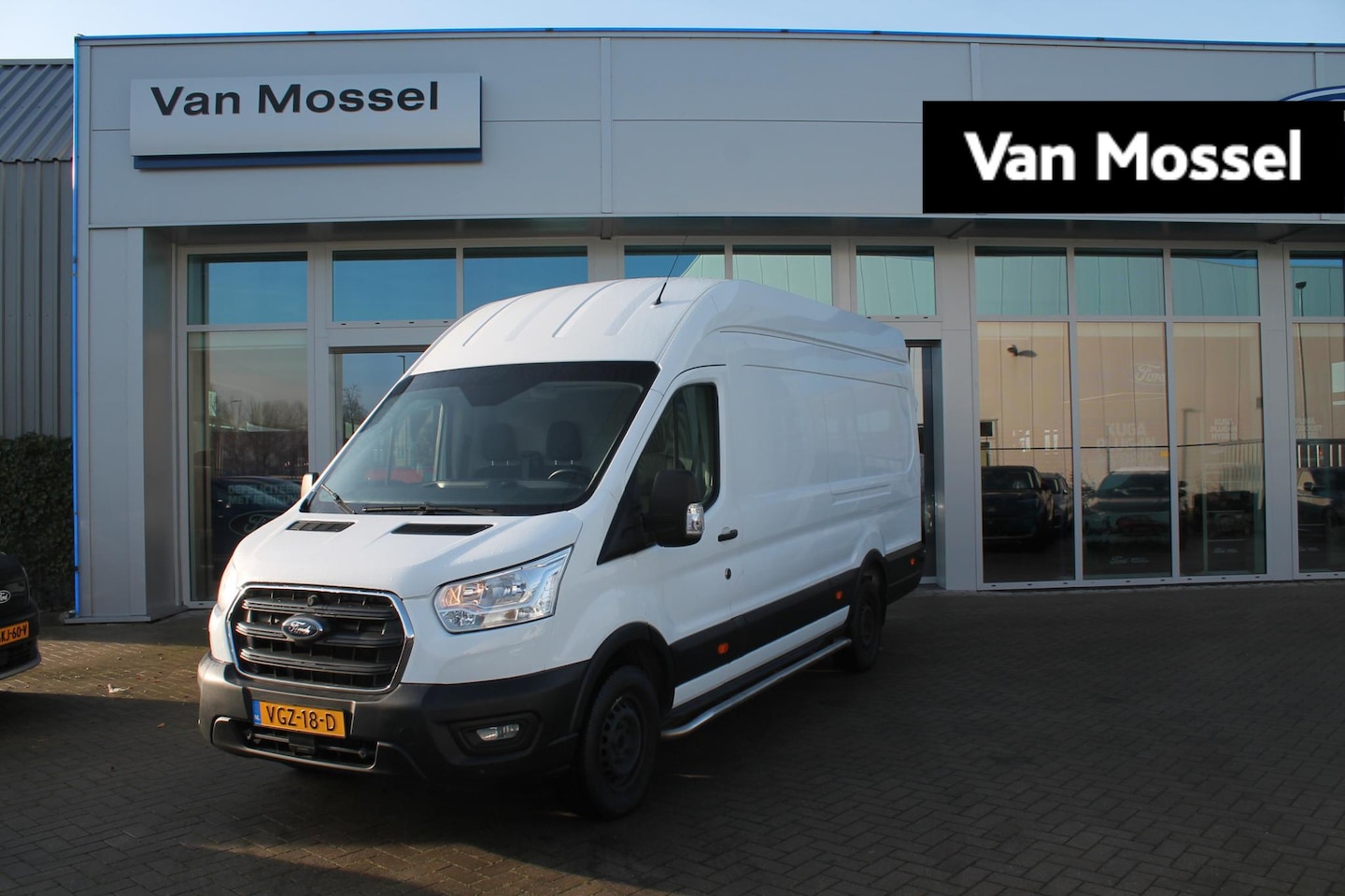 Ford Transit - 350 2.0 TDCI L4H3 Trend RWD | EURO 6 |Airconditioning| Parkeersensoren rondom | Voorruit v - AutoWereld.nl