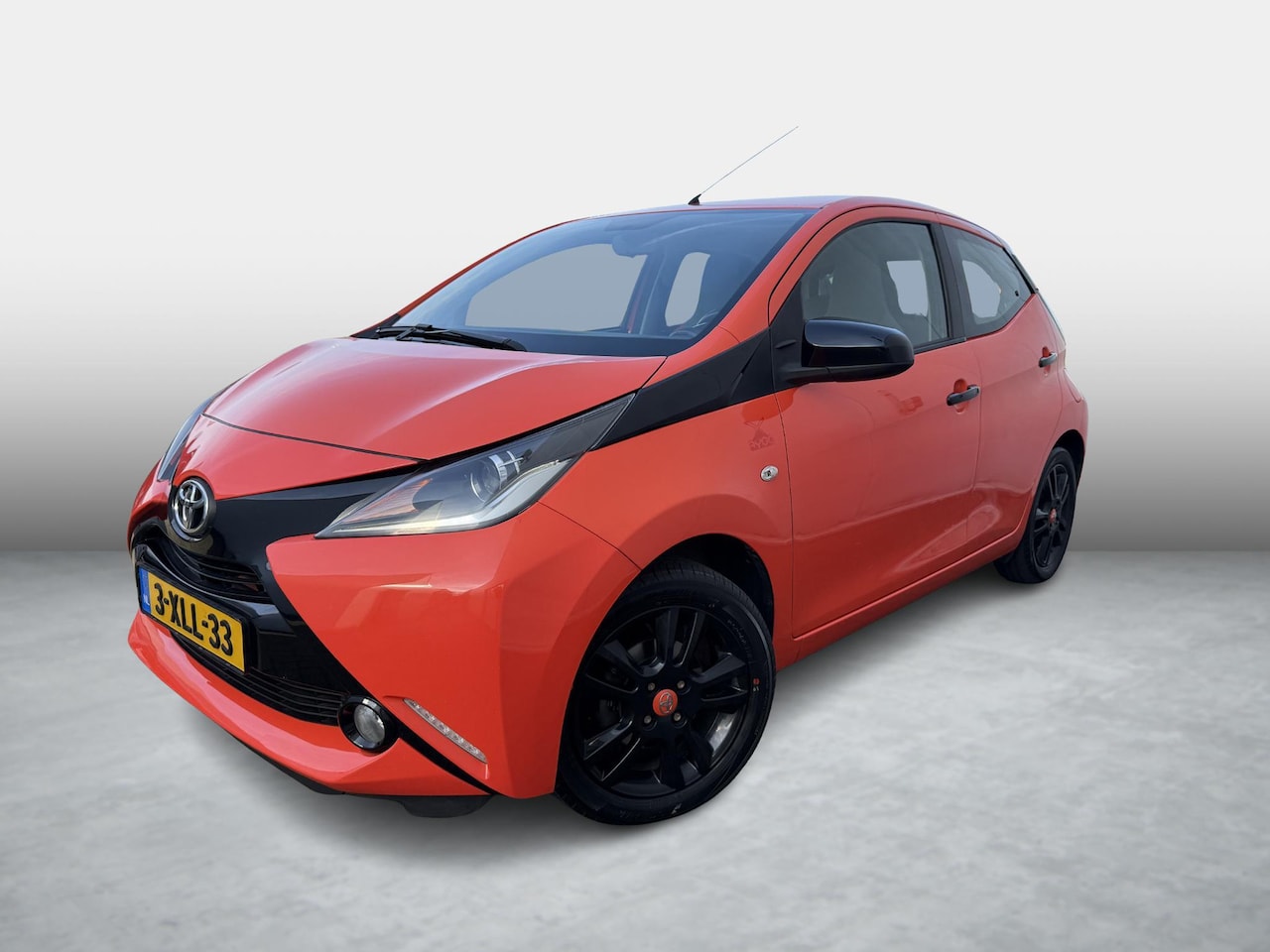 Toyota Aygo - 1.0 VVT-i x-cite | Fietsensteun | Navigatie - AutoWereld.nl