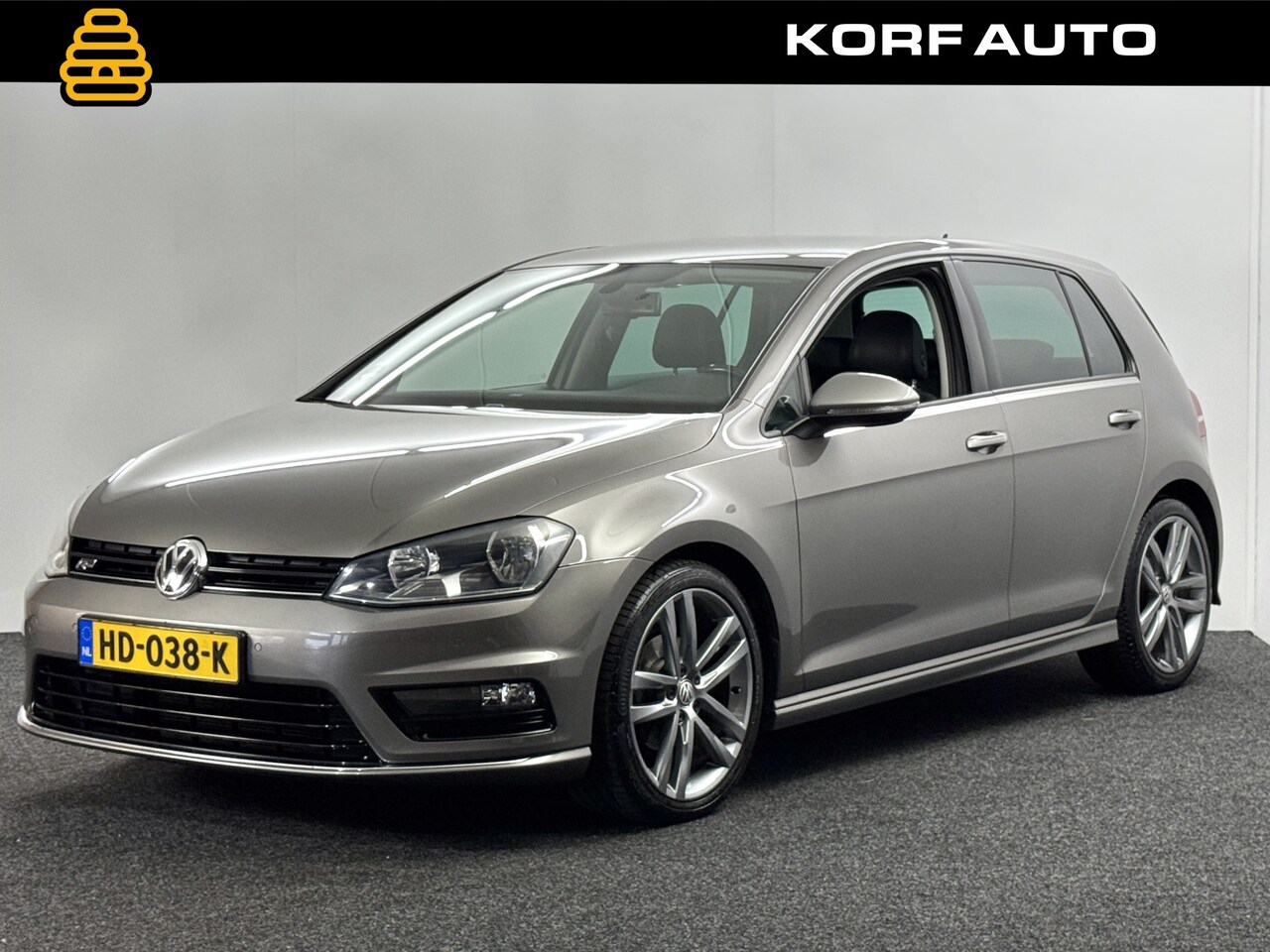 Volkswagen Golf - 1.2 TSI R-line / Camera / Navi / 18 inch / Massage - AutoWereld.nl