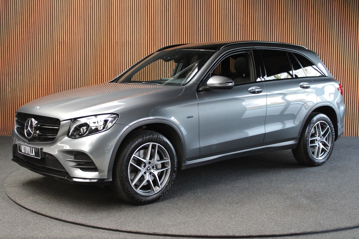 Mercedes-Benz GLC-klasse - 350e 4MATIC AMG-pakket Panodak Leer Navi Camera Elektr. achterklep Elektr. trekhaak PTS LE - AutoWereld.nl