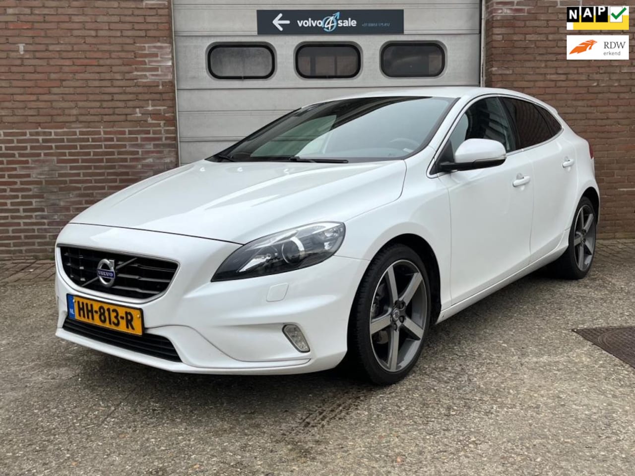 Volvo V40 - 2.0 D2 R-Design Business xenon 2015 - AutoWereld.nl