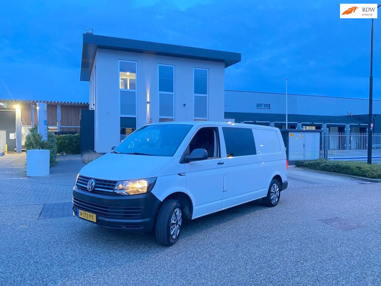 Volkswagen Transporter - T6 2.0 TDI DC |150PK| 2018 | Euro 6 | Airco | Trekhaak - AutoWereld.nl