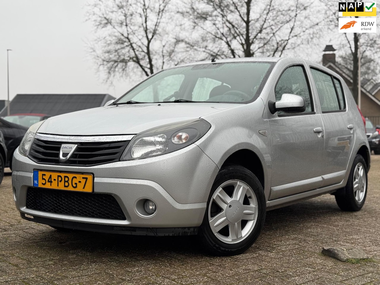 Dacia Sandero - 1.2 Blackline AIRCO NAP 94DKM STUURBEK. APK 01-2026 - AutoWereld.nl