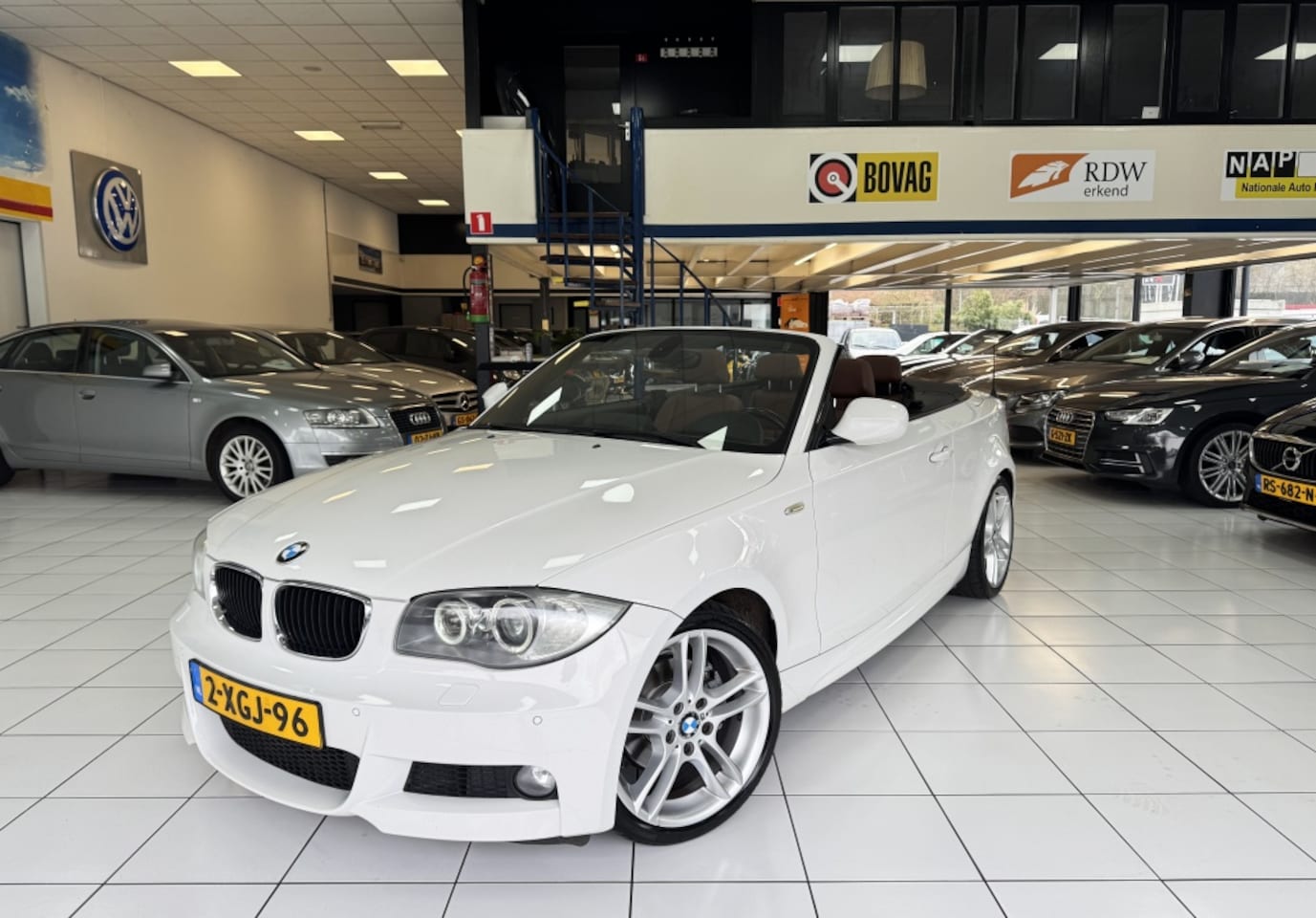 BMW 1-serie Cabrio - 120i M Pakket Automaat - AutoWereld.nl