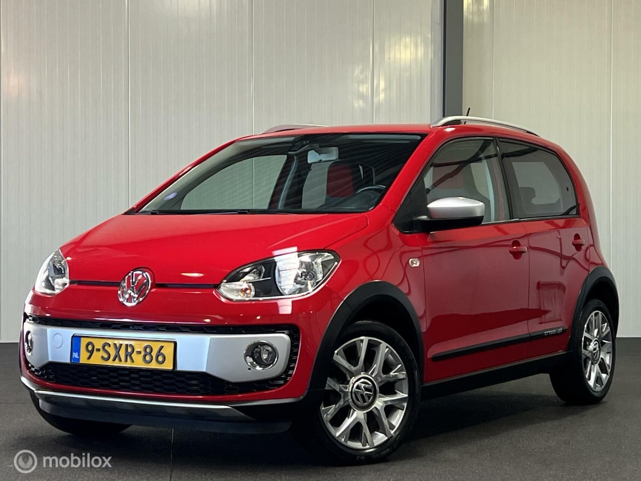 Volkswagen Up! - 1.0 cross up! 5-drs [ NAP 1e eig. airco LM ] - AutoWereld.nl