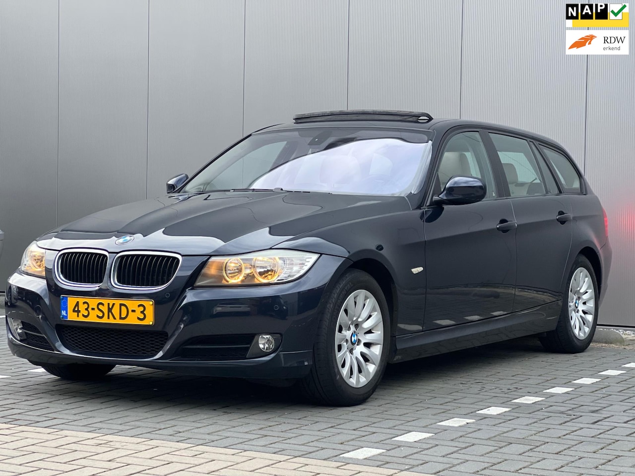 BMW 3-serie Touring - 320d High Executive | Panoramadak | Leder Elektrische stoelen | Navigatie - AutoWereld.nl