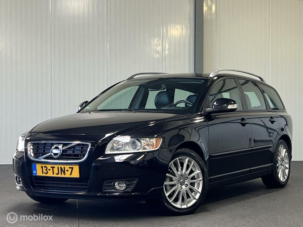 Volvo V50 - 1.6 D2 S/S Business Ed. [ NAP 1e eig. leder trekhaak ] - AutoWereld.nl