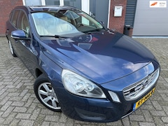 Volvo V60 - 2.0 D3 / Pano / Leder / Navi / PDC / Cruise