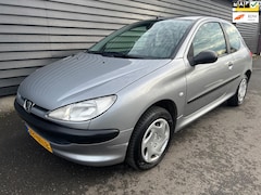 Peugeot 206 - 1.4 XR Nieuwe Koppeling + APK t/m 17-02-2026