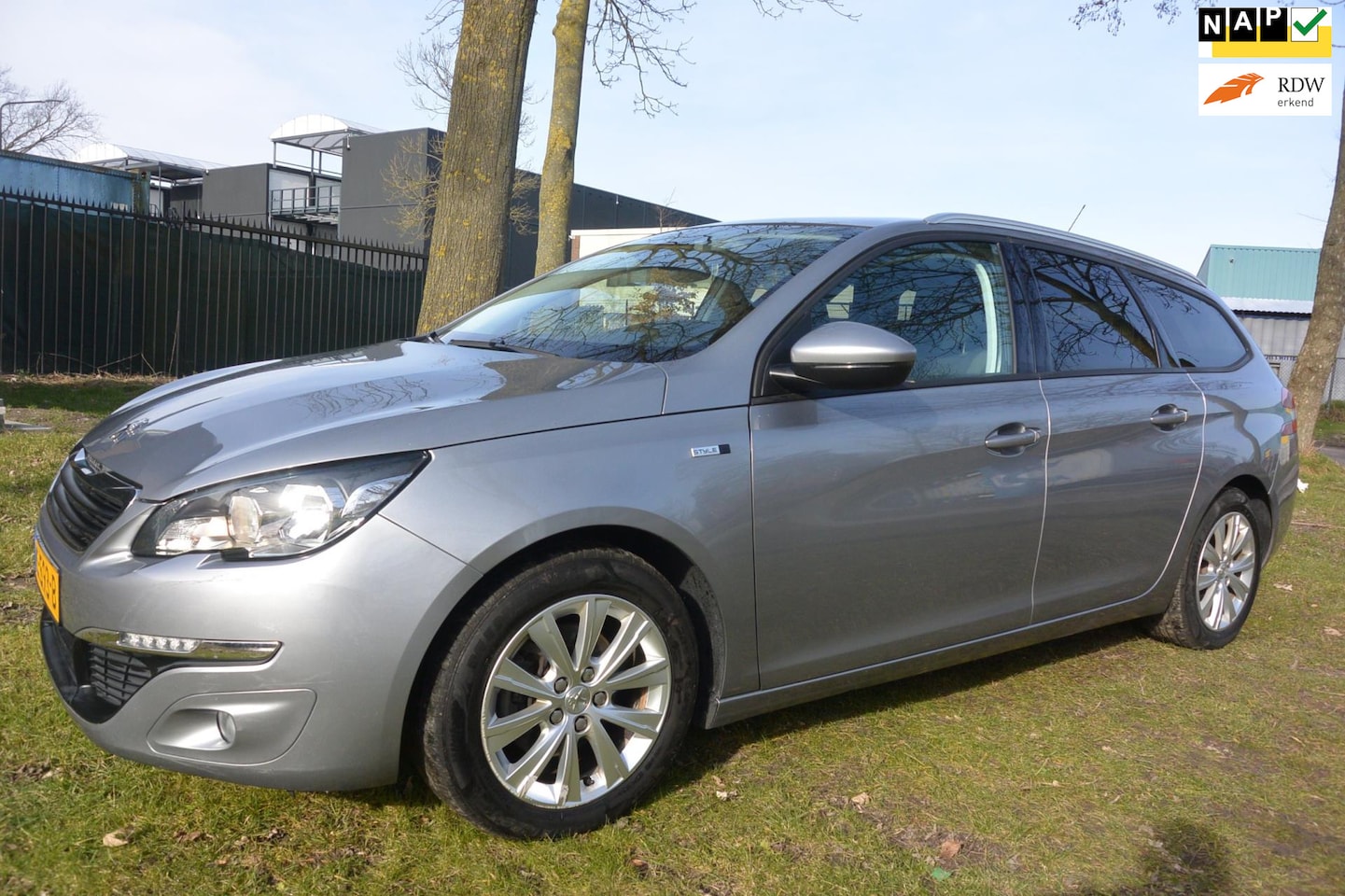 Peugeot 308 SW - 1.2 PureTech Style*airco*cruise*pano*navigatie - AutoWereld.nl