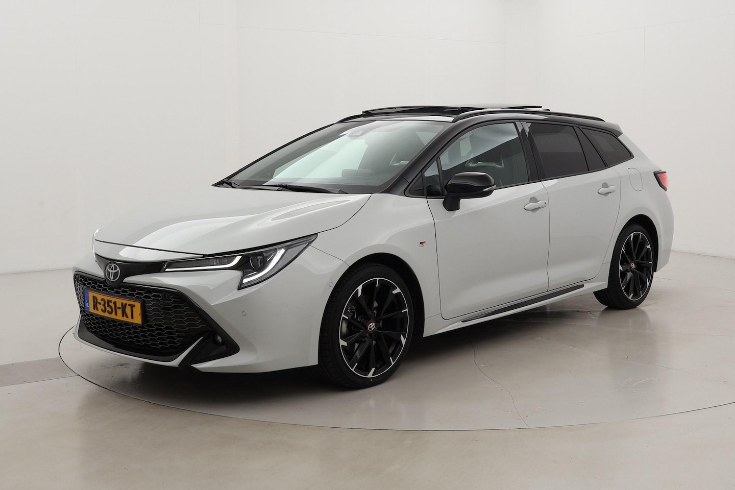 Toyota Corolla Touring Sports - 2.0 Hybrid GR-Sport Plus | Panoramadak | JBL | Head-up display | Navigatie | 18 inch | Ful - AutoWereld.nl