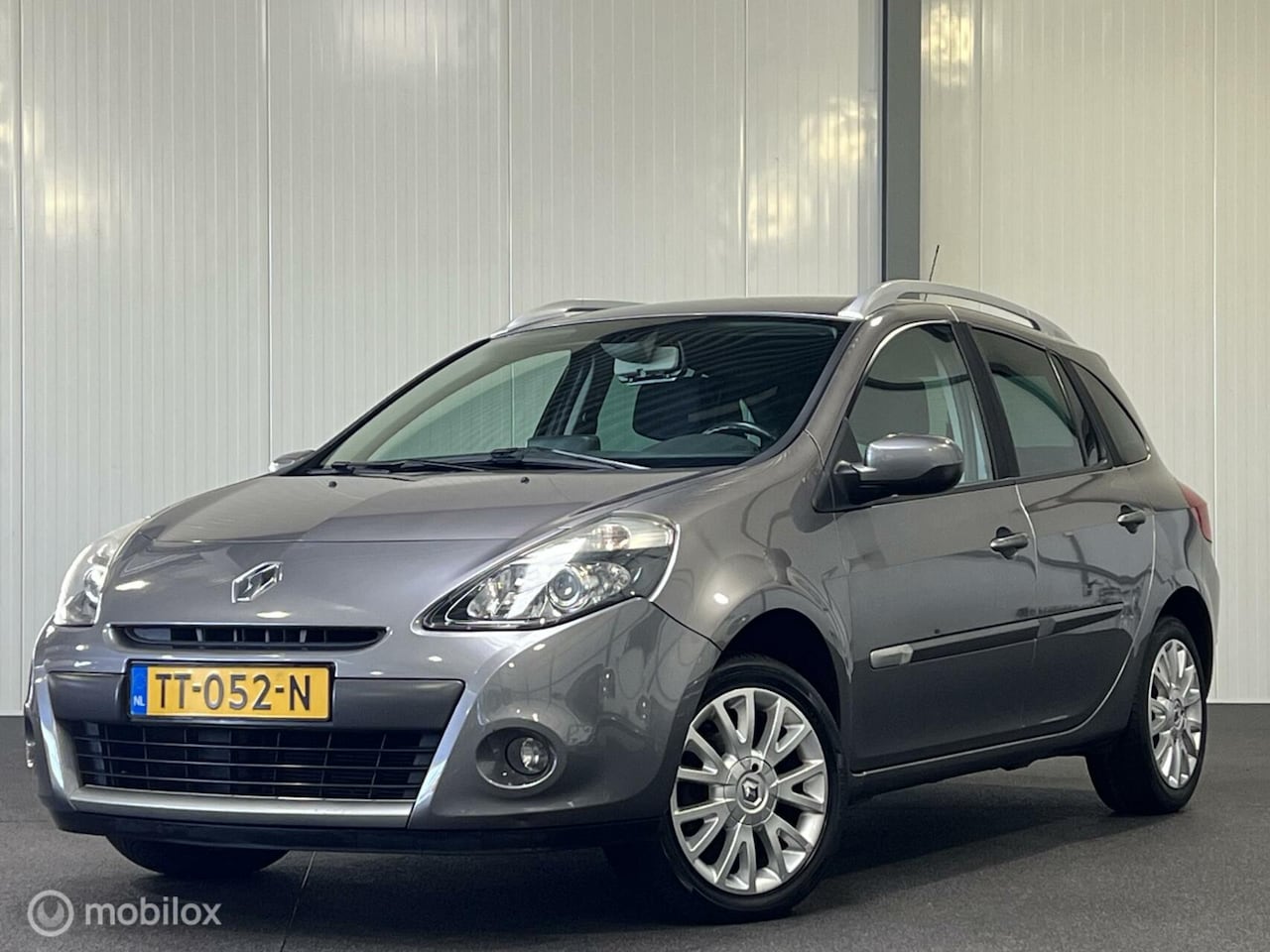 Renault Clio Estate - 1.6-16V AUTOMAAT 20th Anniversary - AutoWereld.nl