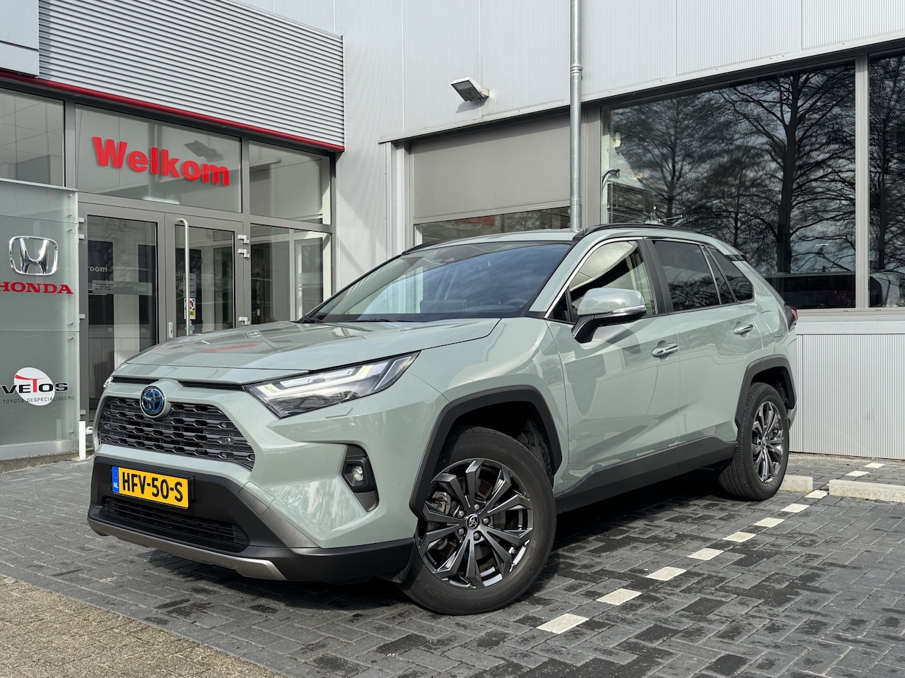 Toyota RAV4 - 2.5 Hybrid AWD Executive Dodehoekdetectie, Lederen interieur ,  All-in Rijklaarprijs - AutoWereld.nl