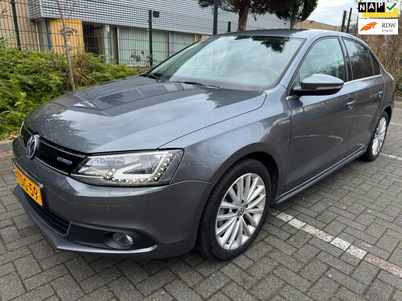 Volkswagen Jetta - 1.4 TSI Hybrid Highline / Automaat / Navi / Xenon / LED / PDC - AutoWereld.nl