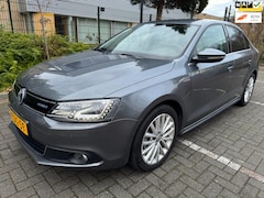 Volkswagen Jetta - 1.4 TSI Hybrid Highline / Automaat / Navi / Xenon / LED / PDC