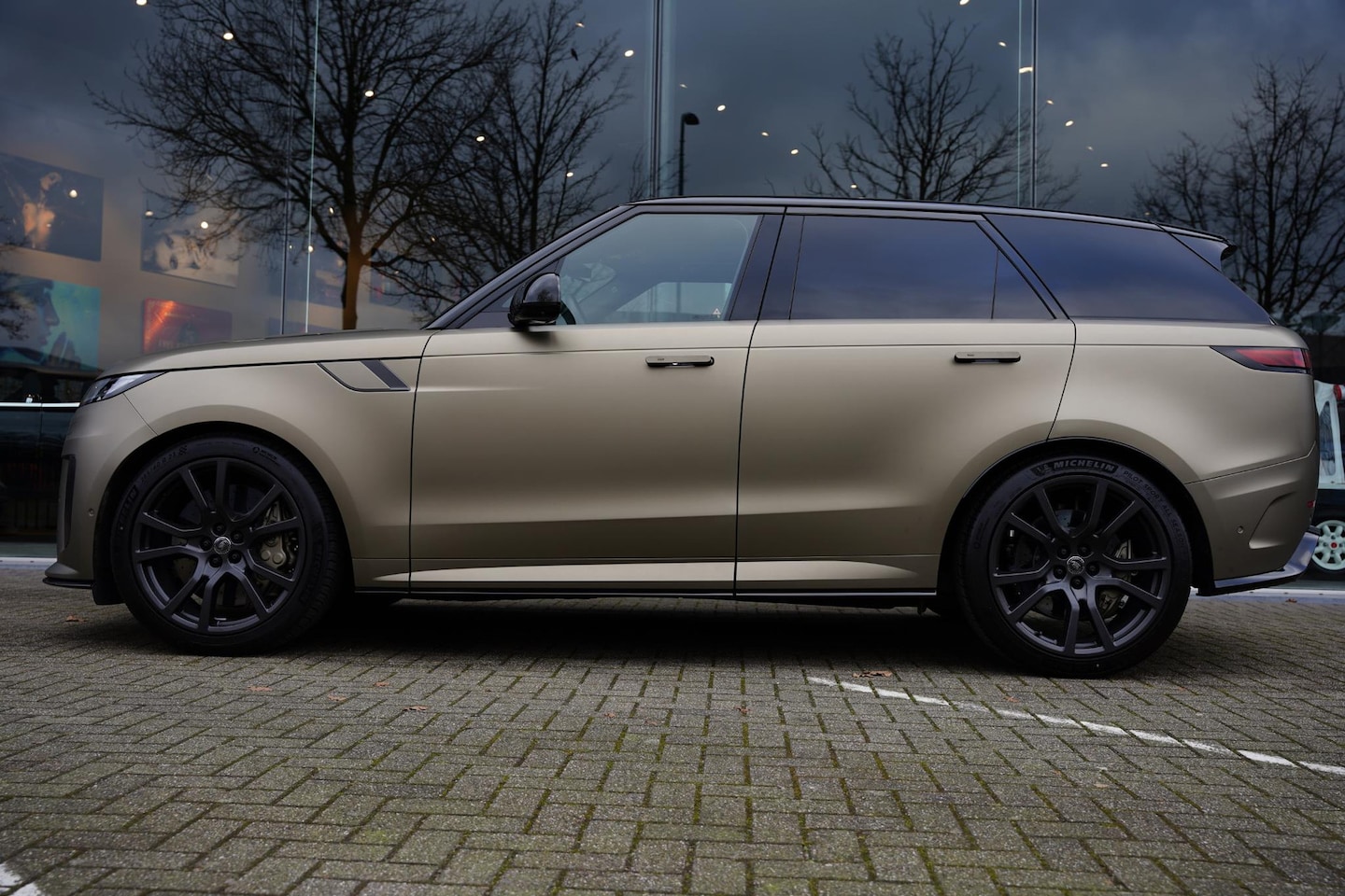 Land Rover Range Rover Sport - P635 SV Edition One Carbon Bronze GERESERVEERD - AutoWereld.nl