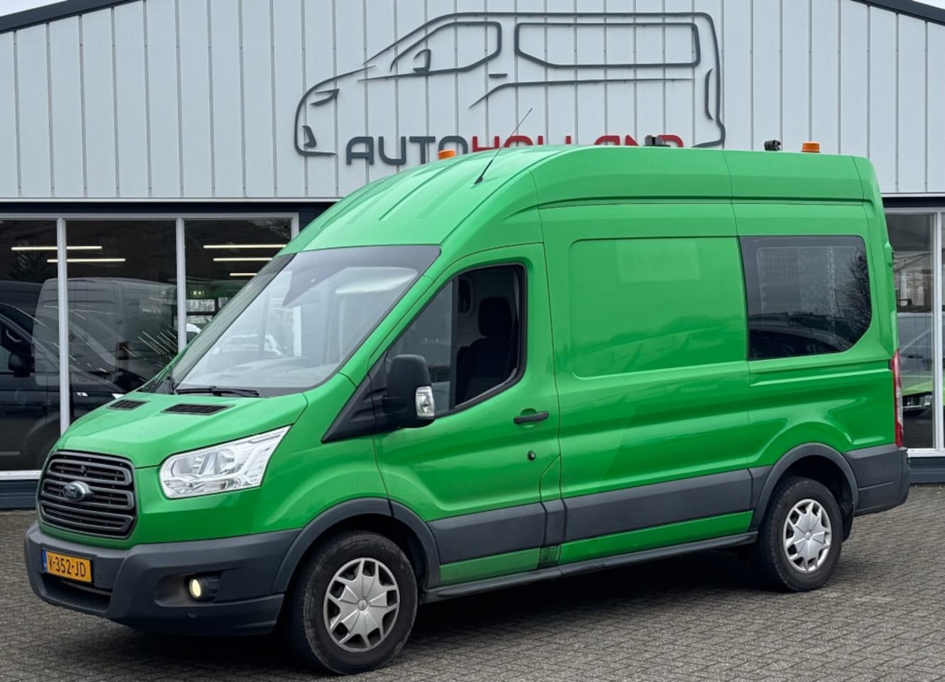 Ford Transit - 2.0 TDCI 96KW 131PK L2H2 EURO 6 AIRCO/ CRUISE CONTROL/ NAVIGATIE - AutoWereld.nl