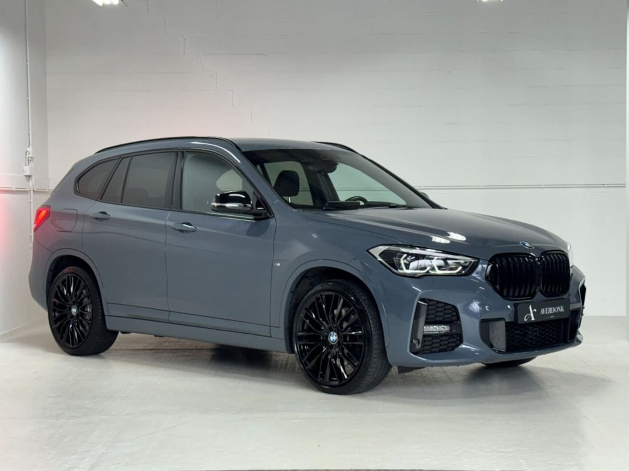 BMW X1 - sDrive 20i 192PK M-Sport Aut. Hud/20inch/Stoelv/Cam/Sfeerv - AutoWereld.nl