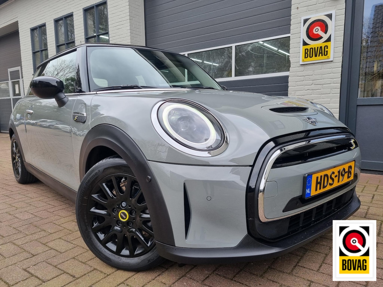 MINI Mini-Electric - MINI Yours 33 kWh NAVI / CARPLAY / AITRCO ECC - AutoWereld.nl