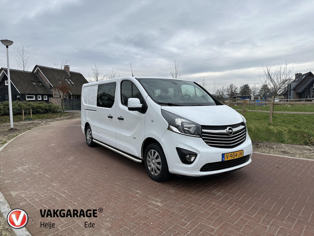 Opel Vivaro - 1.6 CDTI L2H1 DC Sport EcoFlex | Executive | Camera | Trekhaak | Cruise Control | Airco | - AutoWereld.nl