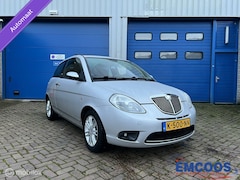 Lancia Y(psilon) - Ypsilon 1.4-16V Platino * Airco * AUT * Panoramadak