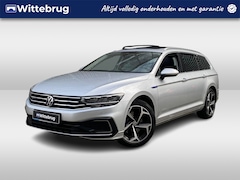 Volkswagen Passat Variant - 1.4 TSI PHEV 218PK GTE / Panoramadak / Zwenkbare Trekhaak / Digitale Cockpit / Achteruitri