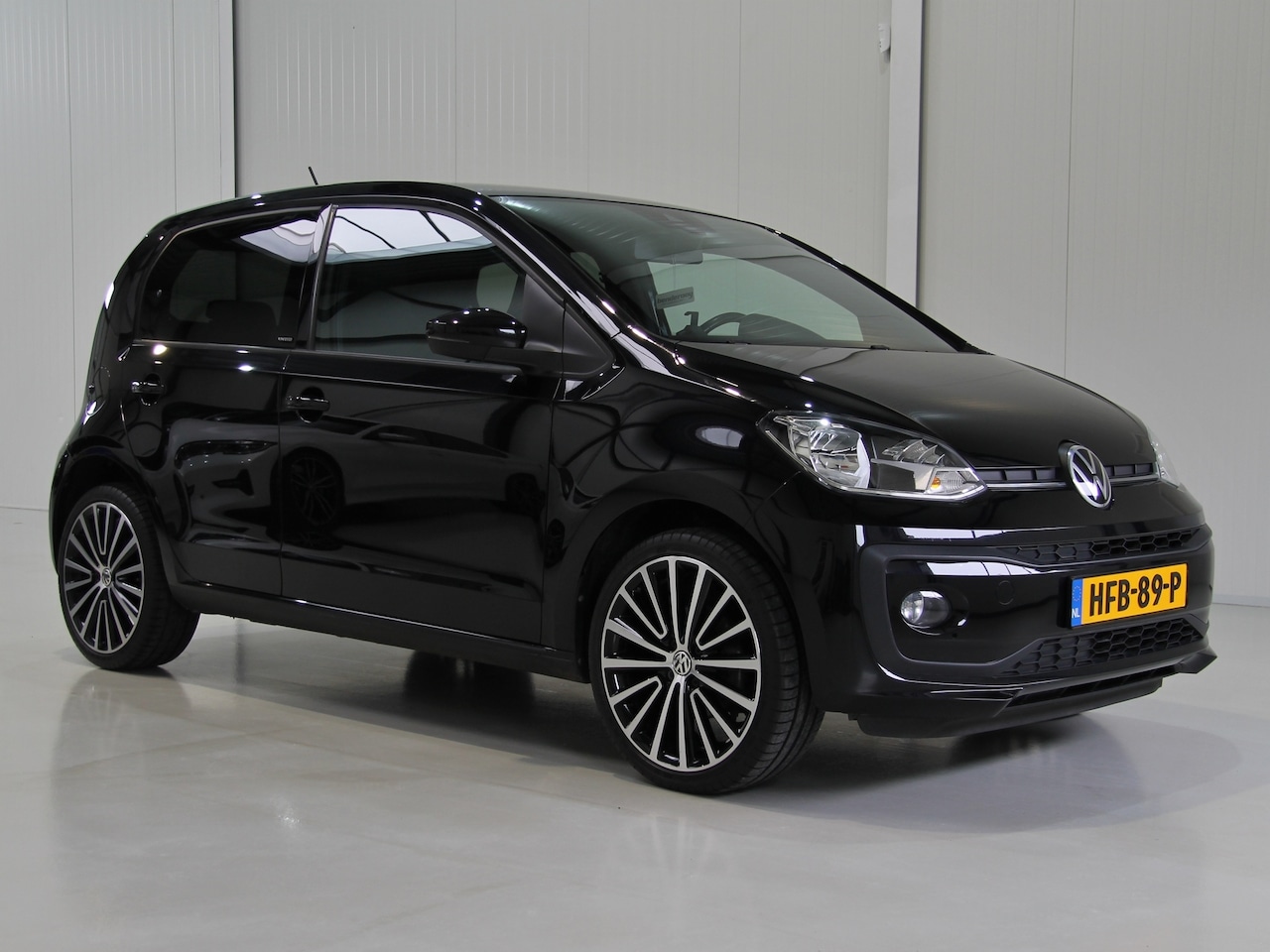 Volkswagen Up! - Active 5drs. Clima | Cruise | Camera | Vol! - AutoWereld.nl