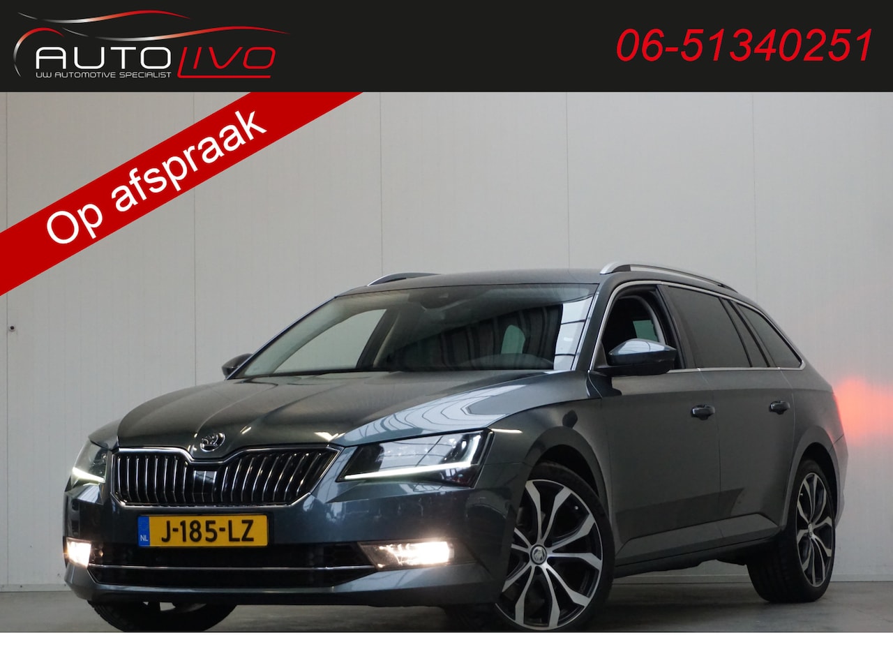 Skoda Superb Combi - 2.0 TSI 4x4 Style Business 280 PK! AUTOMAAT! APPLE XENON CLIMA TREKHAAK etc. - AutoWereld.nl