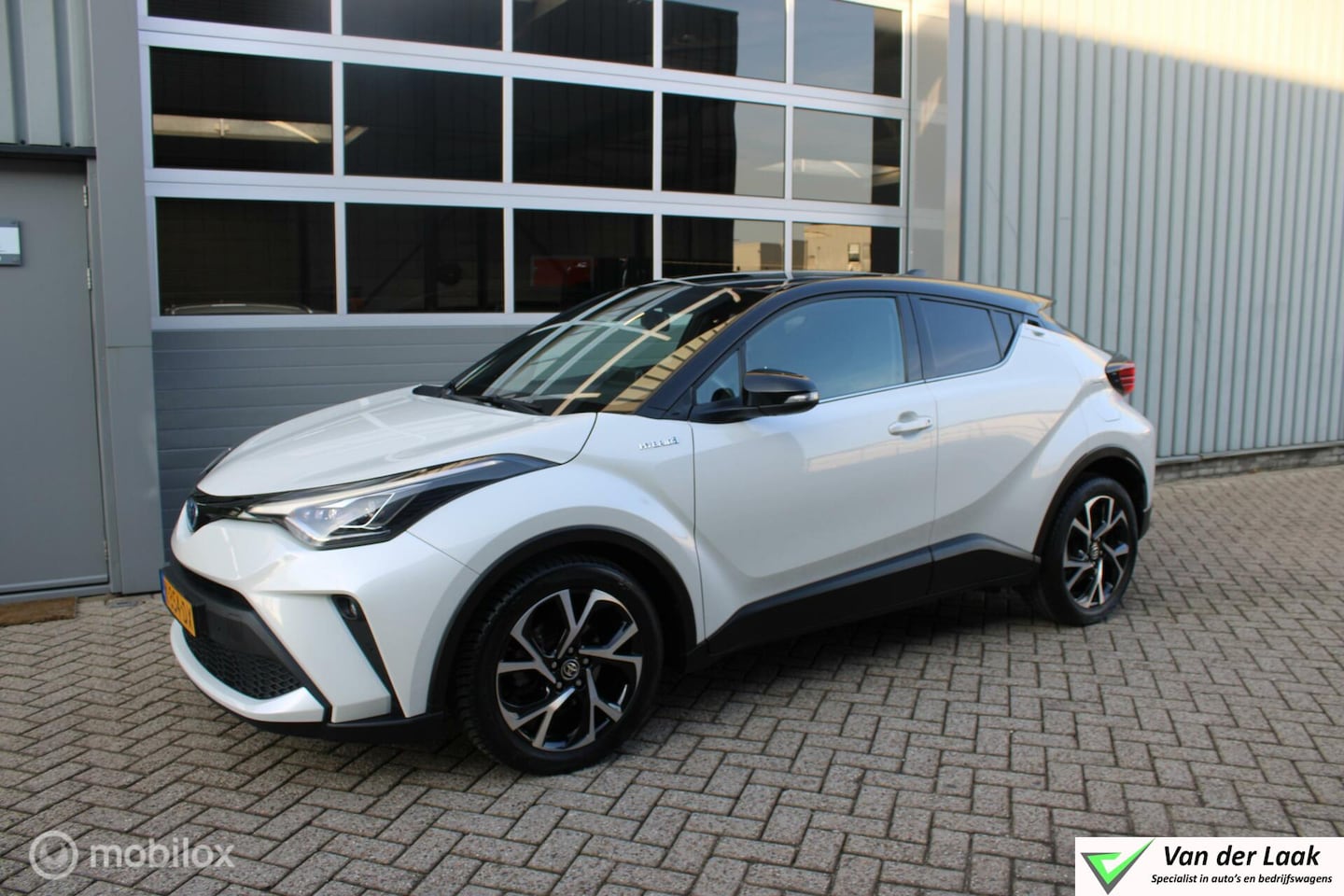 Toyota C-HR - 1.8 Hybrid First Edition | 1e Eigenaar | Jbl Sound | Navi | Full Led | Stoelverwarming. - AutoWereld.nl