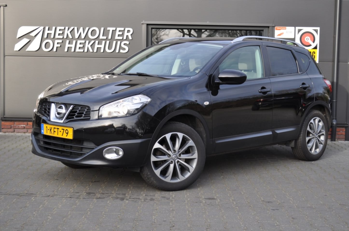 Nissan Qashqai - 1.6 Connect Edition | Trekhaak | Airco | Centraal | Panodak - AutoWereld.nl