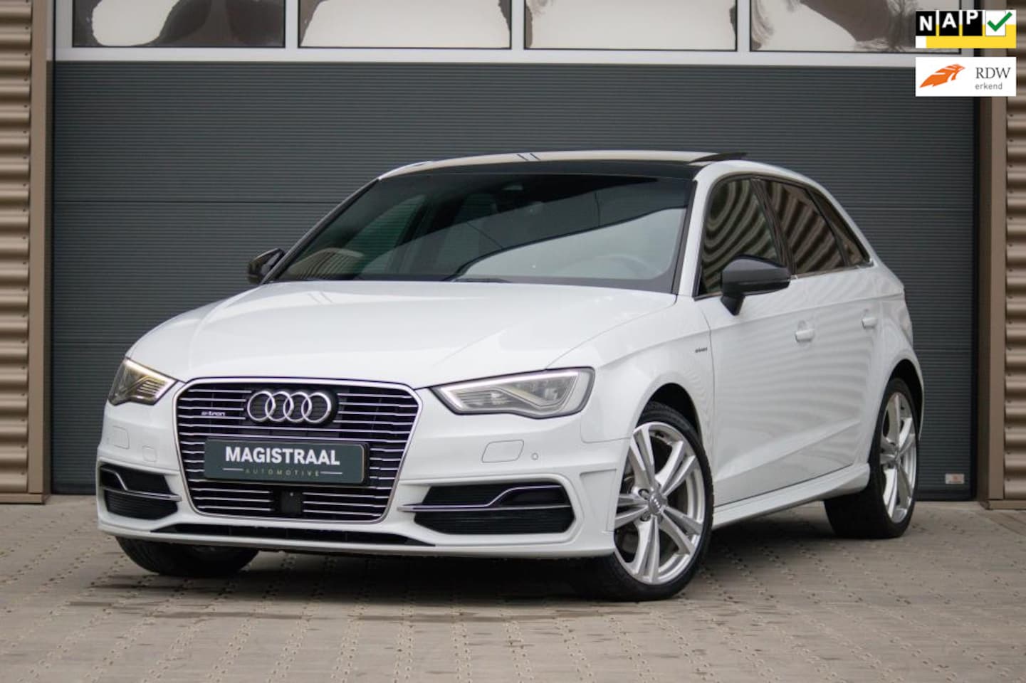 Audi A3 Sportback - 1.4 e-tron S-line | B&O | Pano | stoelverwarming | NL Auto - AutoWereld.nl