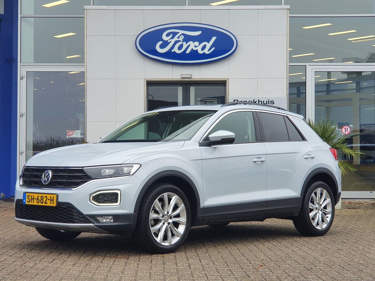 Volkswagen T-Roc - 1.0 TSI 115PK Panoramadak | LED | Virtual Cocpit | Elek. Klep - AutoWereld.nl