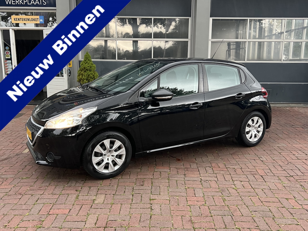 Peugeot 208 - 1.0 VTi Access bj 2014 km 120.000 68pk leuk beginners auto - AutoWereld.nl