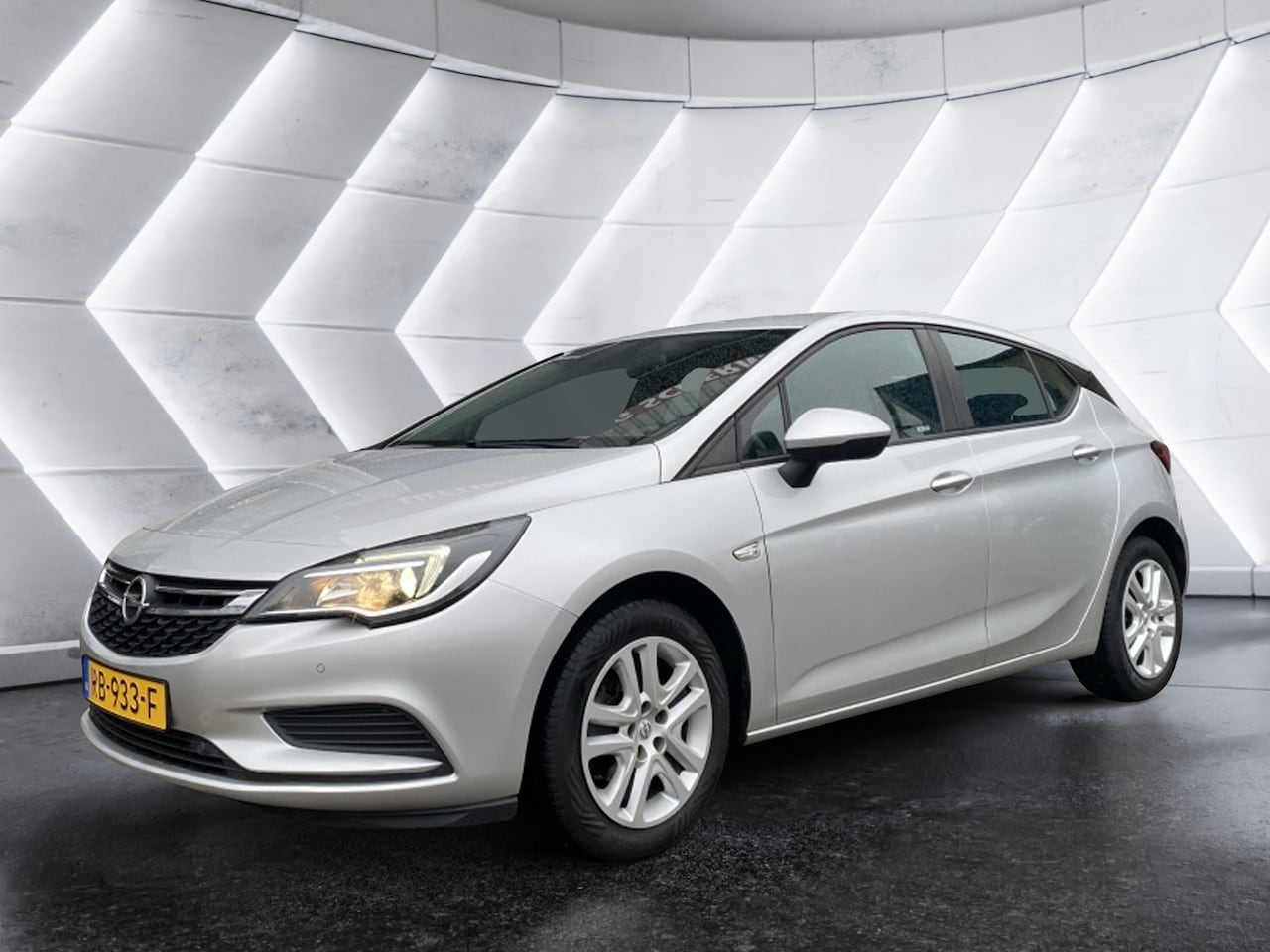 Opel Astra - 1.0 Online Ed. - AutoWereld.nl