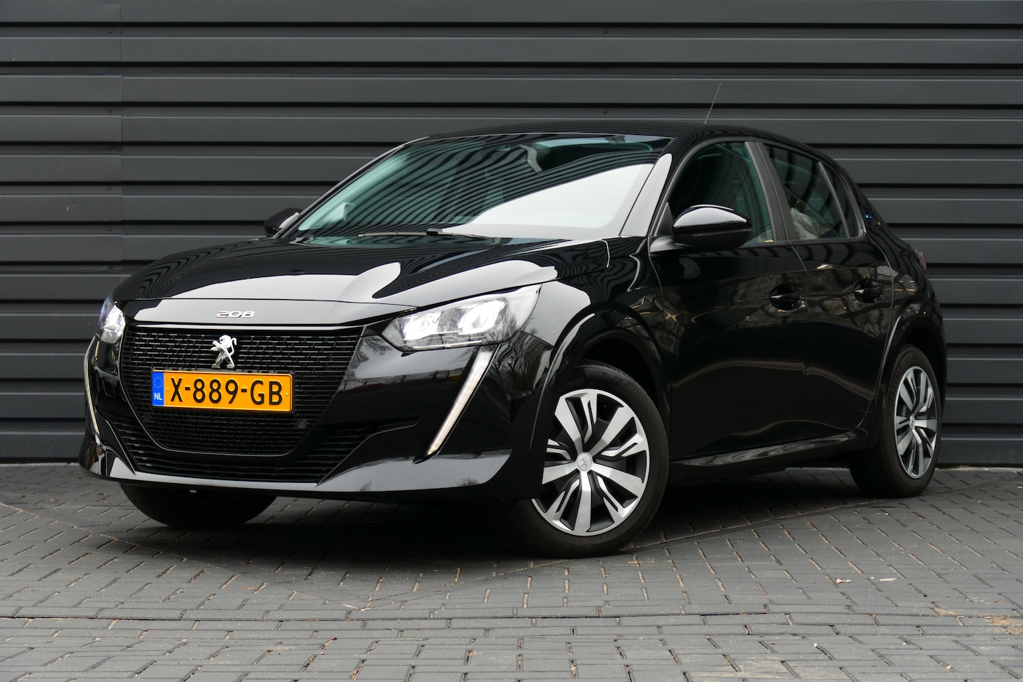 Peugeot e-208 - EV 136PK 50KWH 5-DRS ACTIVE PACK AUTOMAAT / NAVI / LED / CLIMA / PDC / 3-FASE / WINTERPAKK - AutoWereld.nl