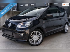 Volkswagen Up! - 1.0 high up BlueMotion - Panoramadak - Leder - Stoelverwarming - PDC